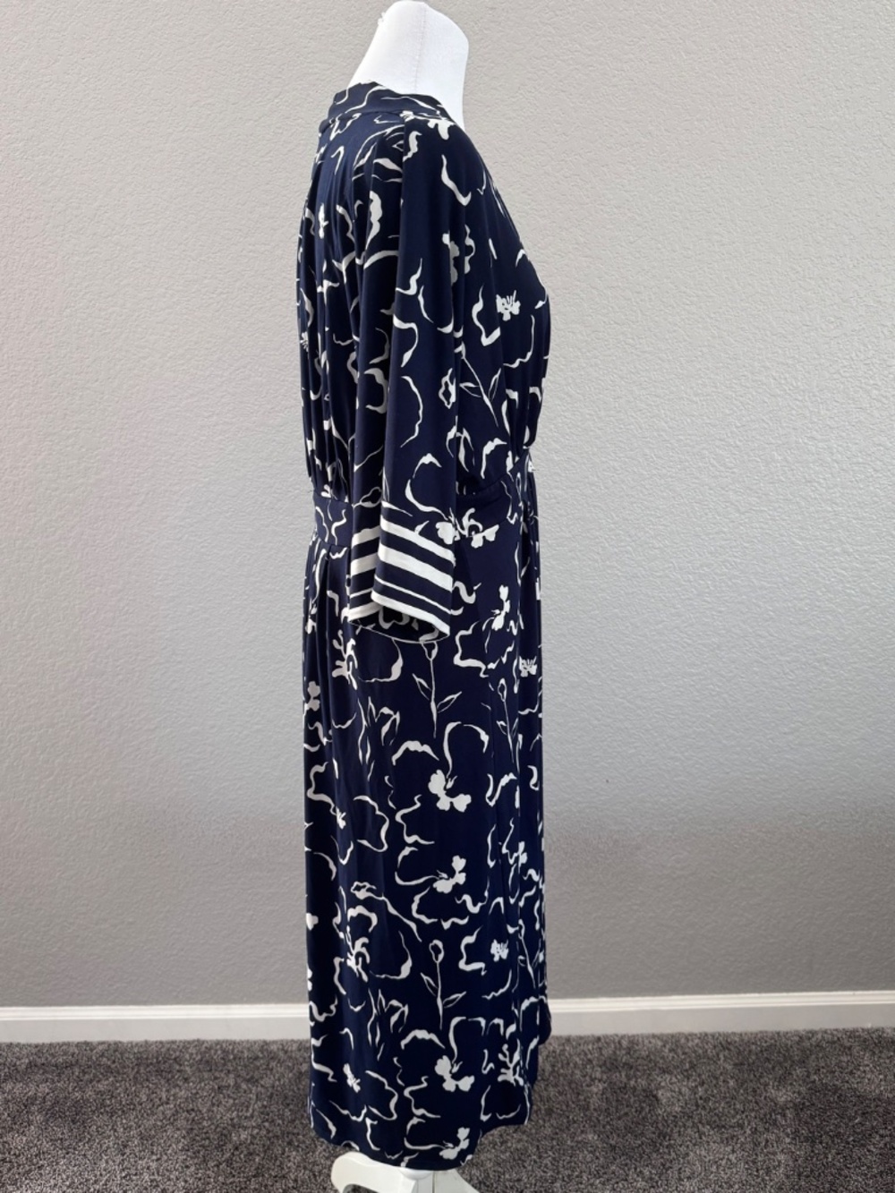 CHICO'S Kimono Inspired Pleated Jersey Midi Dress Blue & White Size 1, Medium - Picture 6 of 9